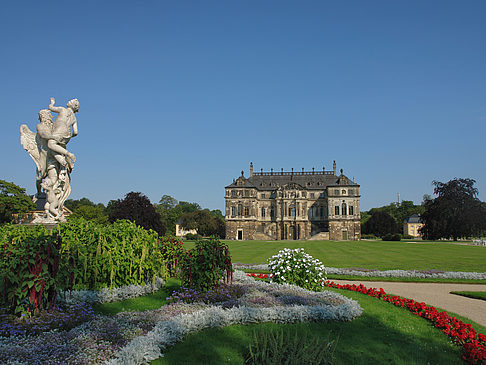 Fotos Statue vor dem Palais