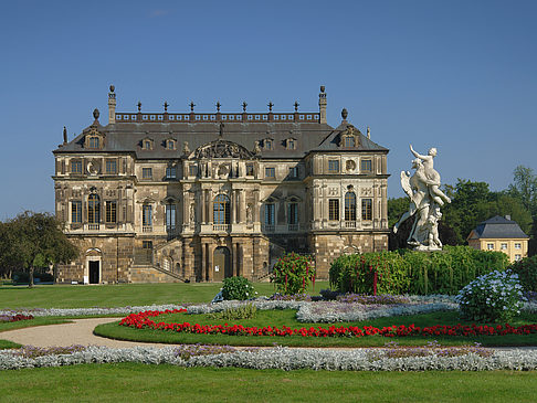 Foto Statue vor dem Palais