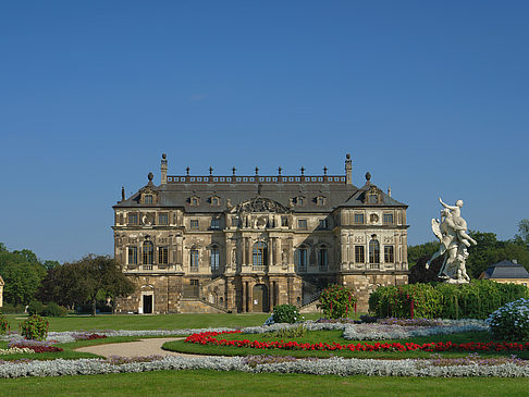 Statue vor dem Palais