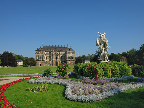 Fotos Statue vor dem Palais