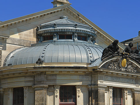 Dach der Kunstakademie Fotos