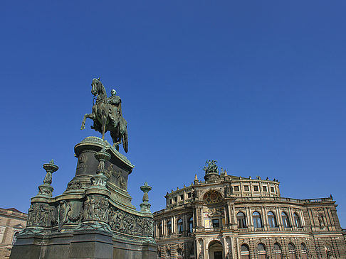 Fotos König-Johann-Statue mit Semperoper | Dresden