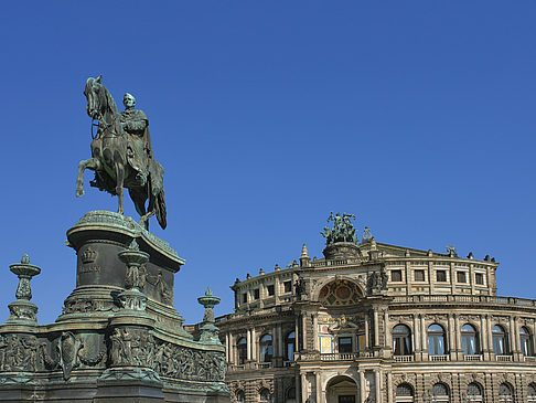 Fotos König-Johann-Statue mit Semperoper | Dresden