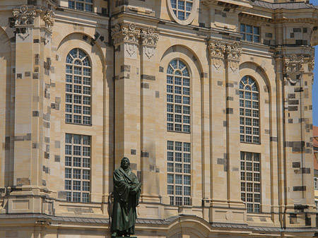 Lutherdenkmal vor der Frauenkirche Foto 
