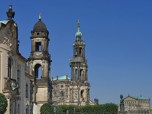 Oberlandesgericht mit Hofkirche Foto 