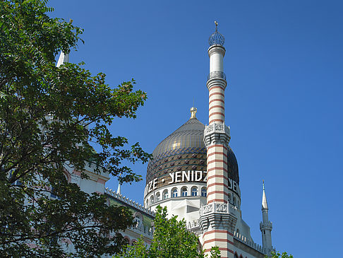 Foto Kuppel und Schornsteine